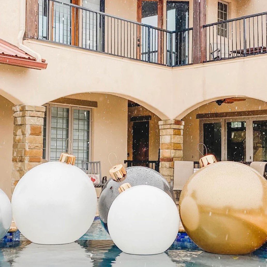 🎈Oversized Inflatable Christmas Ball Decoration