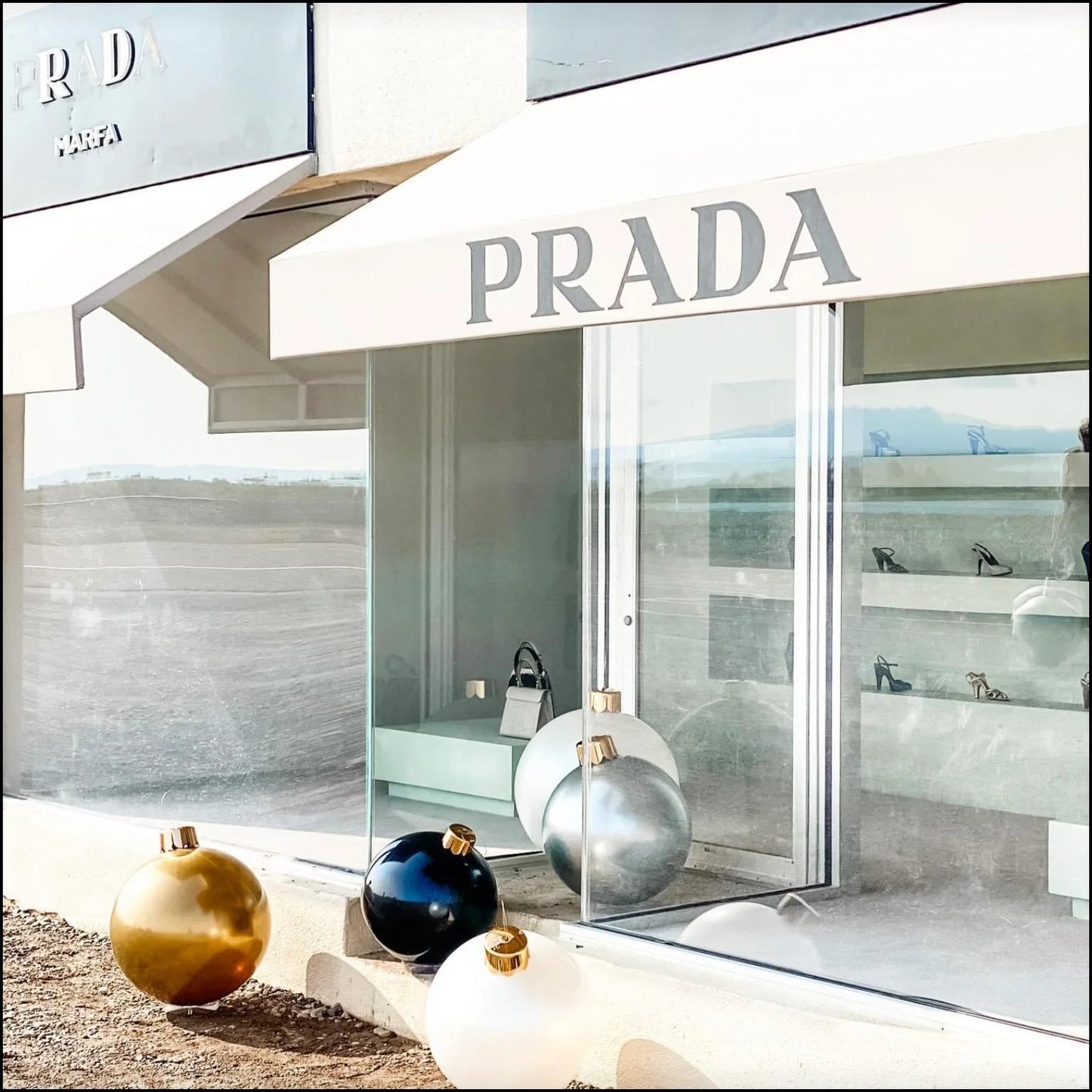 🎈Oversized Inflatable Christmas Ball Decoration